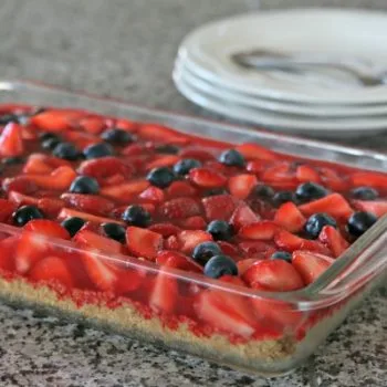 Strawberry Pie Recipe | Slab pie with fresh strawberries and blueberries. Best Strawberry Pie with Jello. Click the photo for the recipe. TodaysCreativeLife.com