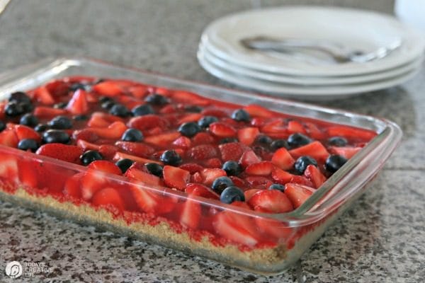 Strawberry Pie Recipe | Slab pie with fresh strawberries and blueberries. Best Strawberry Pie with Jello. Click the photo for the recipe. TodaysCreativeLife.com