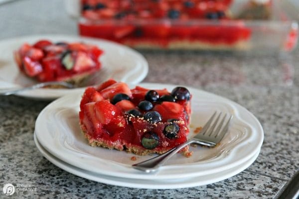 Strawberry Pie Recipe | Slab pie with fresh strawberries and blueberries. Best Strawberry Pie with Jello. Click the photo for the recipe. TodaysCreativeLife.com