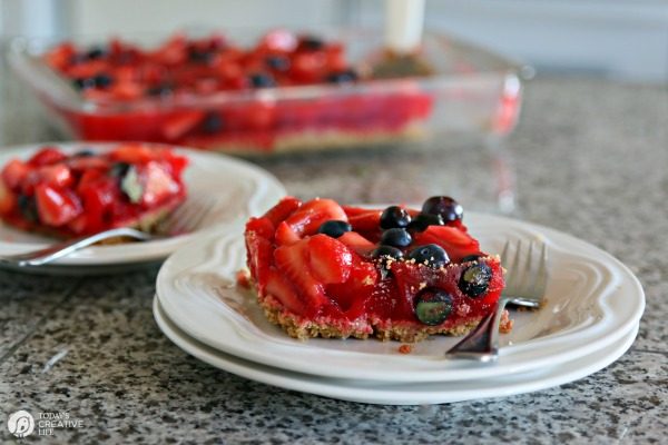 Strawberry Pie Recipe | Slab pie with fresh strawberries and blueberries. Best Strawberry Pie with Jello. Click the photo for the recipe. TodaysCreativeLife.com