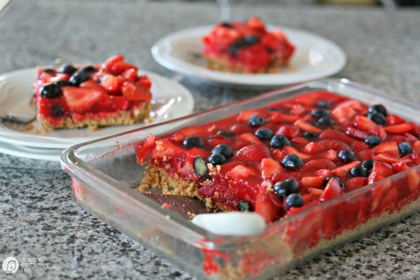 Strawberry Pie Recipe | Slab pie with fresh strawberries and blueberries. Best Strawberry Pie with Jello. Click the photo for the recipe. TodaysCreativeLife.com