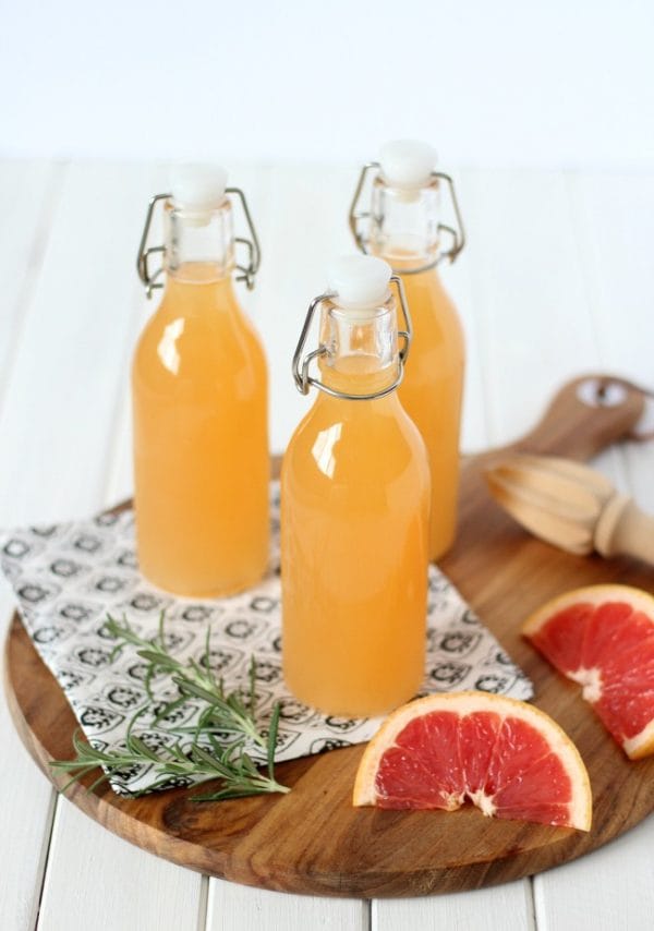 Fresh Grapefruit Spritzer Cocktail Recipe | Refreshing, Summer cocktail made with Rum or Vodka and your favorite sparkling water. Satori Design Living for TodaysCreativeLife.com