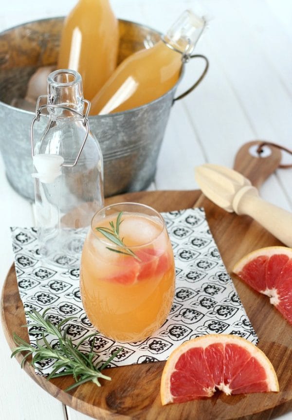 Fresh Grapefruit Spritzer Cocktail Recipe | Refreshing, Summer cocktail made with Rum or Vodka and your favorite sparkling water. Satori Design Living for TodaysCreativeLife.com