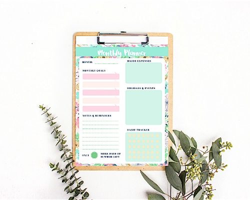 Monthly Planner Printable Summer Theme | This free and stylish floral design will help keep you organized. Download and print as many as you need.
