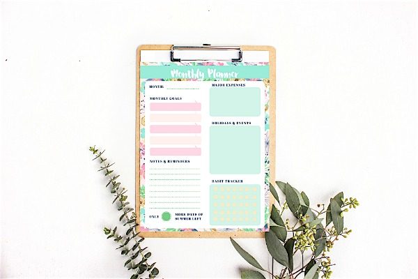 Monthly Planner Printable Summer Theme | This free and stylish floral design will help keep you organized. Download and print as many as you need. 