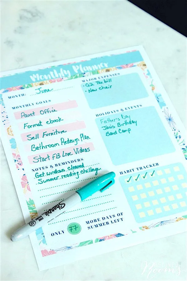 Monthly Planner Printable Summer Theme | This free and stylish floral design will help keep you organized. Download and print as many as you need. TodaysCreativelife.com