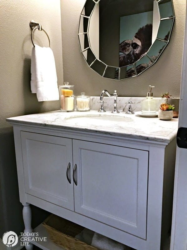 Bathroom Decorating Ideas | Ideas for decorating a small bathroom on a budget | Simple bathroom accessories for simple decor ideas | See more by clicking on the photo | TodaysCreativeLife.com