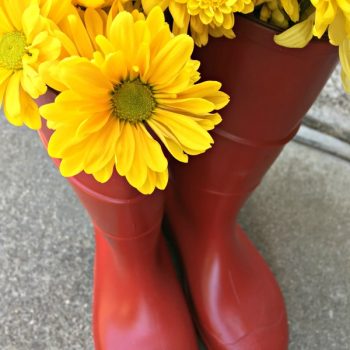 DIY Thrifted Rain Boots Porch Decor | how to paint rubber boots | repurpose rain boots | Hunter boot look a like | Salvage Sister and Mister for TodaysCreativeLife.com