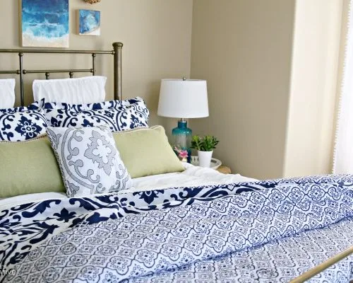 Guest Bedroom decorating ideas on a budget. TodaysCreativelife.com