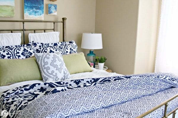 Guest Bedroom decorating ideas on a budget. TodaysCreativelife.com