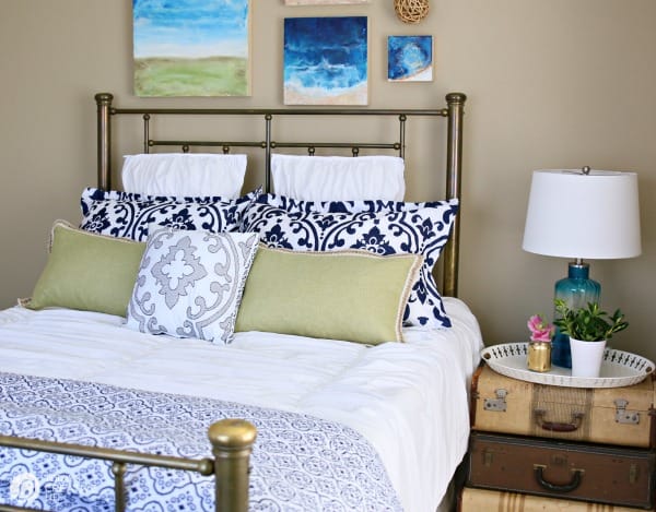 Unique Guest Bedroom Decorating Ideas On A Budget for Small Space