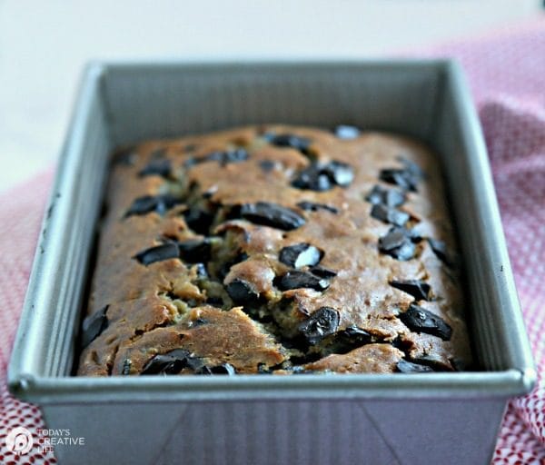 Buttermilk Banana Bread with Chocolate Chips | TodaysCreativeLife.com