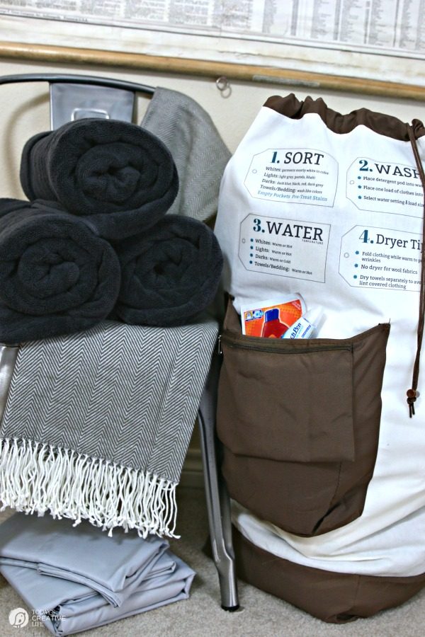 Dorm Room Essentials | College Laundry Bag | TodaysCreativeLife.com