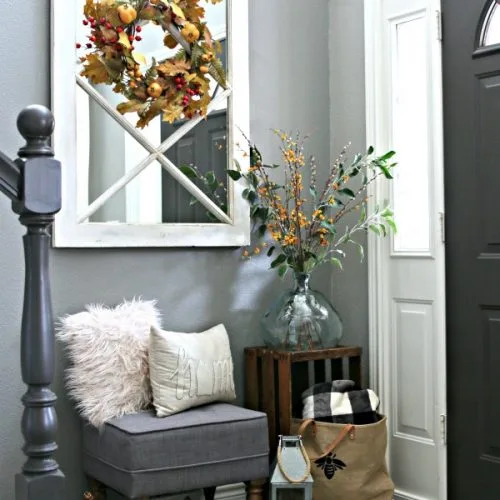 Small Entryway Decorating Ideas | TodaysCreativeLife.com