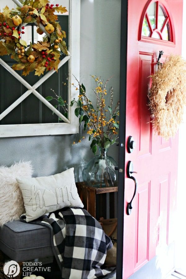 Small Entryway Decorating Ideas | Small entryway bench and decor | TodaysCreativeLife.com