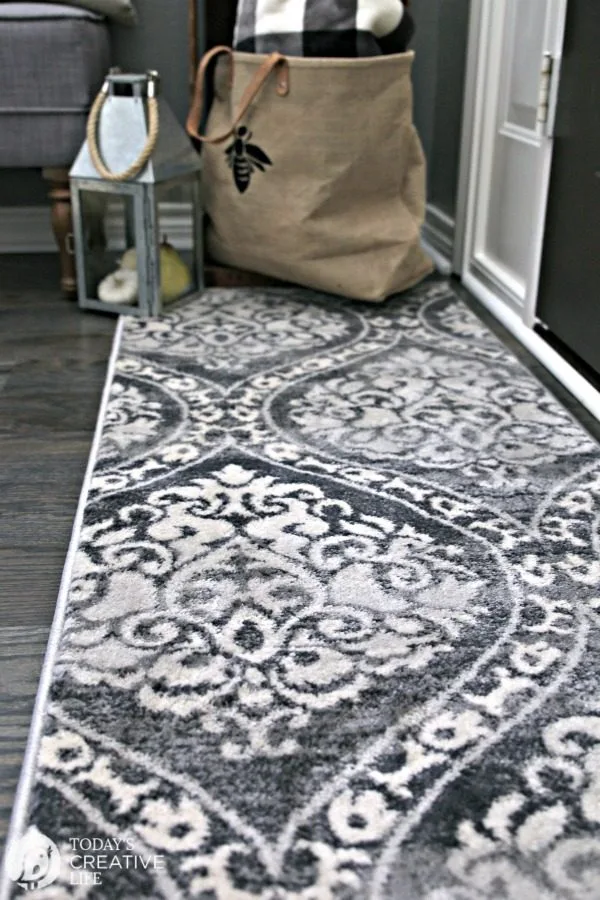 Small Entryway Decorating Ideas | Small entryway bench and decor | TodaysCreativeLife.com