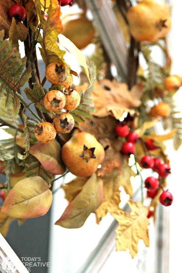 Small Entryway Decorating Ideas | Small entryway bench and decor | TodaysCreativeLife.com