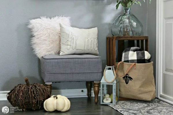 Small Entryway Decorating Ideas | Small entryway bench and decor | TodaysCreativeLife.com