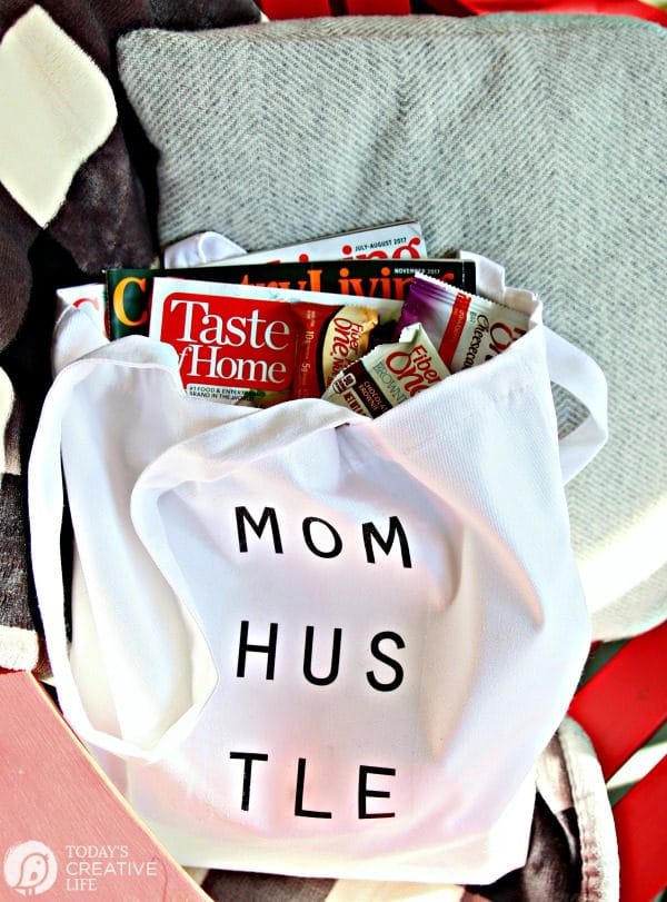 DIY Mom Hustle Tote | Free Printable iron on transfer craft idea. TodaysCreativeLife.com