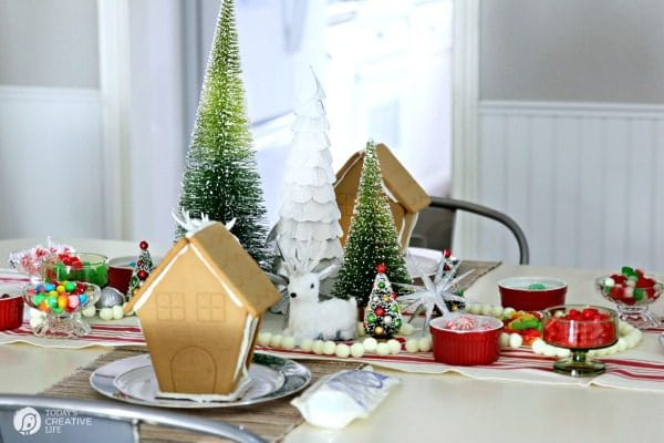 Gingerbread house decorating party | TodaysCreativeLife.com