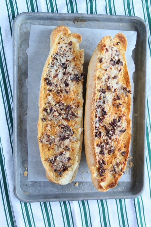 Sun-Dried Tomato Garlic Bread | Serve with soup and salad, or as an appetizer. Great game day football foods! TodaysCreativeLife.com