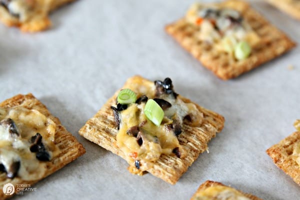 Cheesy Olive Cracker Snacks - Today's Creative Life