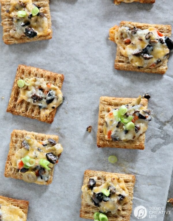 Cheesy Olive Cracker Snacks | Today's Creative Life