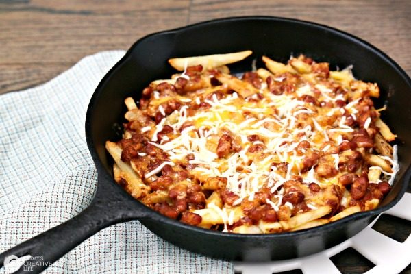 Chili Cheese Fries | Skillet Recipe | comfort food appetizers | Game day Food | Super Bowl Party Food | TodaysCreativeLife.com