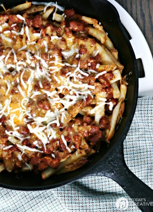 Chili Cheese Fries | Skillet Recipe | comfort food appetizers | Game day Food | Super Bowl Party Food | TodaysCreativeLife.com