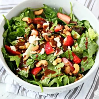 Strawberry Gorgonzola Salad with Cashews | Toped with homemade vinaigrette, loaded with spinach, romaine and Flavor!