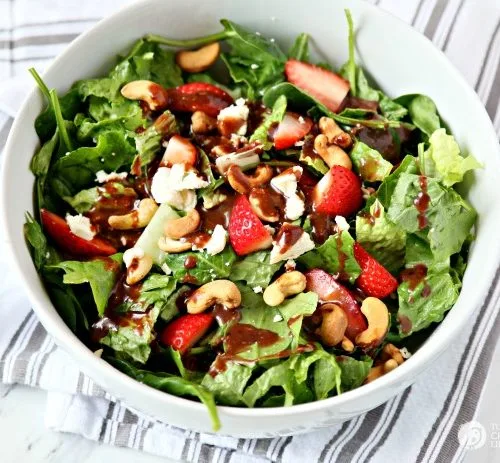 Strawberry Gorgonzola Salad with Cashews | Toped with homemade vinaigrette, loaded with spinach, romaine and Flavor!