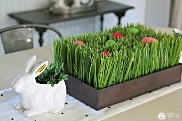 Easy Easter Table Centerpiece | Easter Decorating Ideas | Budget friendly Decor | Easter Table Ideas | TodaysCreativeLife.com