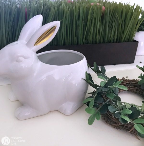Easy Easter Table Centerpiece | Easter Decorating Ideas | Budget friendly Decor | Easter Table Ideas | TodaysCreativeLife.com