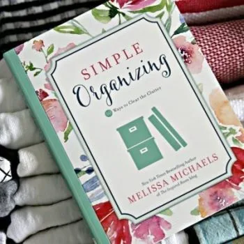 Simple Organizing Solutions for Kitchen Linens | Organizing kitchen drawers | Simple organizing ideas for your kitchen | TodaysCreativeLife.com