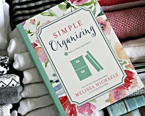 Simple Organizing Solutions for Kitchen Linens | Organizing kitchen drawers | Simple organizing ideas for your kitchen | TodaysCreativeLife.com