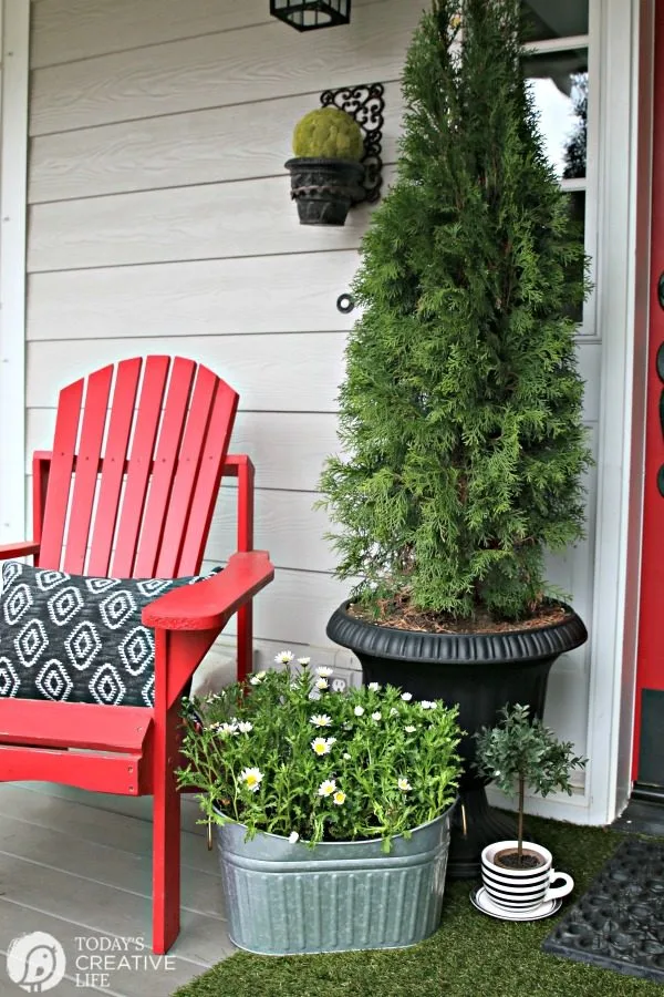 Simple Porch Decorating for Spring | Decorate your Front Porch | DIY Decorating | Budget Friendly Decor | Porch decor ideas | TodaysCreativeLife.com