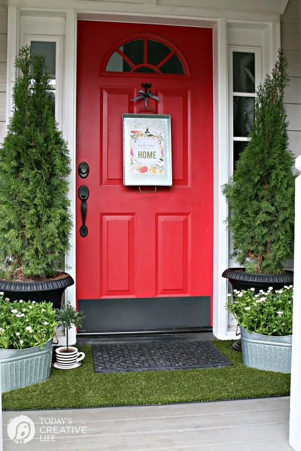 Simple Porch Decorating for Spring | Decorate your Front Porch | DIY Decorating | Budget Friendly Decor | Porch decor ideas | TodaysCreativeLife.com