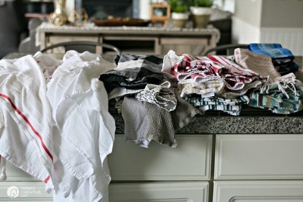 Simple Organizing Solutions for Kitchen Linens | Organizing kitchen drawers | Simple organizing ideas for your kitchen | TodaysCreativeLife.com