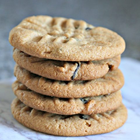 4 Ingredient Peanut Butter Cookies | adding chocolate chips makes this 3 ingredient PB Cookie Recipe a four ingredients | Easy cookie recipe | TodaysCreativeLife.com
