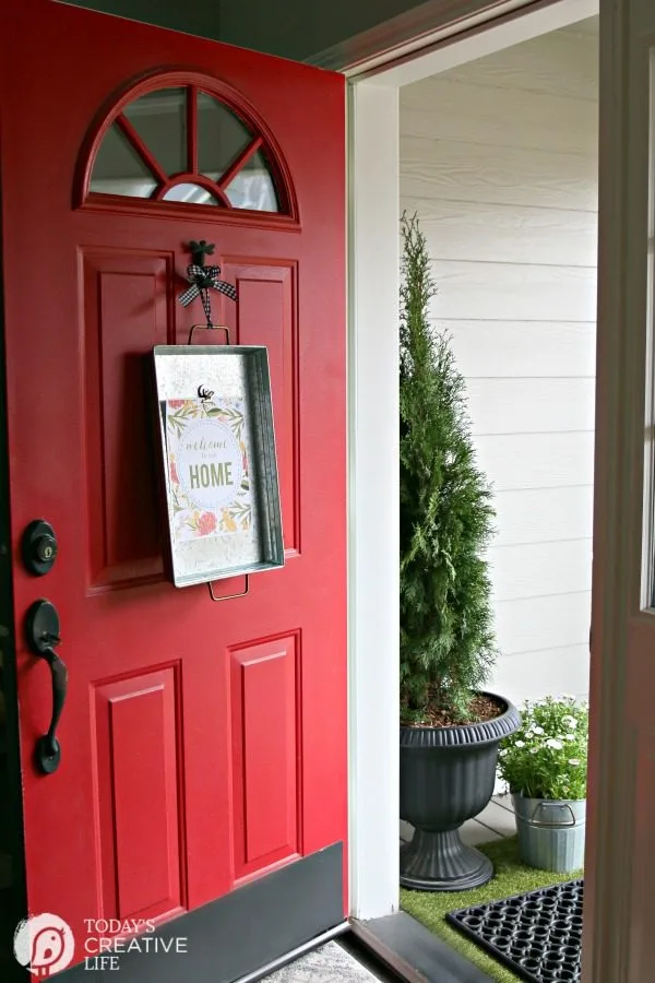 Simple Porch Decorating for Spring | Decorate your Front Porch | DIY Decorating | Budget Friendly Decor | Porch decor ideas | TodaysCreativeLife.com