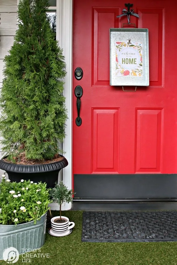 Simple Porch Decorating for Spring | Decorate your Front Porch | DIY Decorating | Budget Friendly Decor | Porch decor ideas | TodaysCreativeLife.com