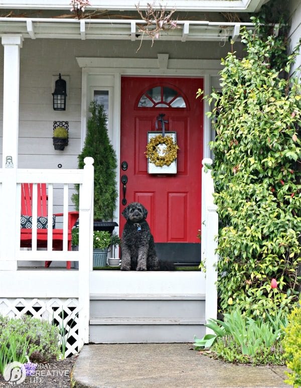 Simple Porch Decorating for Spring | Decorate your Front Porch | DIY Decorating | Budget Friendly Decor | Porch decor ideas | TodaysCreativeLife.com