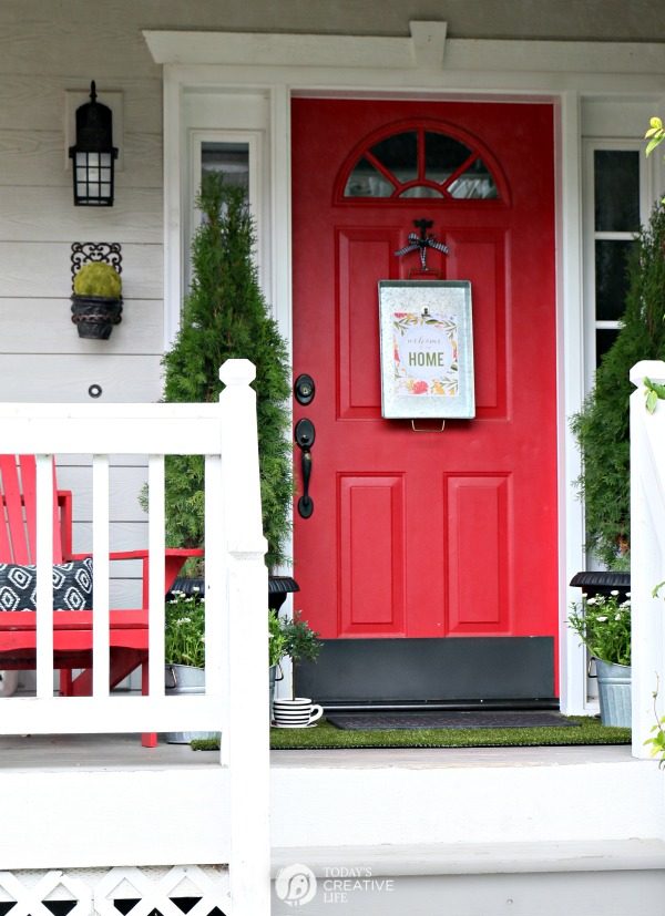 Simple Porch Decorating for Spring | Decorate your Front Porch | DIY Decorating | Budget Friendly Decor | Porch decor ideas | TodaysCreativeLife.com