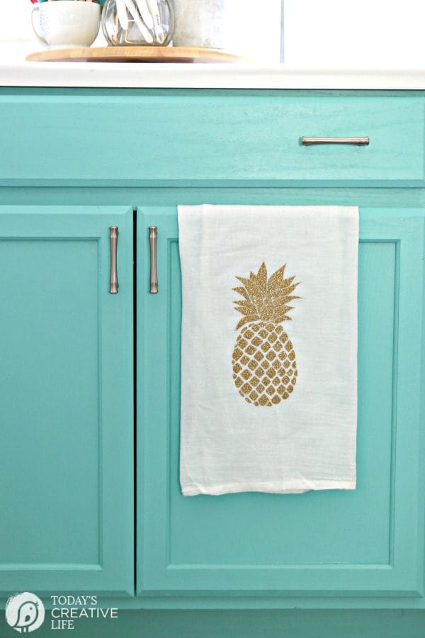 Cricut Explore Air 2 Home Decor Ideas - Martha Stewart Collection | Create Easy DIY Home Decor | Pineapple Design, Gold Glitter Iron-on using the EasyPress | TodaysCreativeLife.com