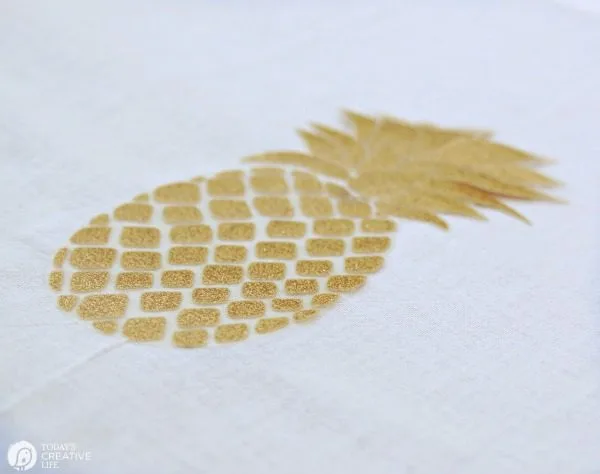 Cricut Explore Air 2 Home Decor Ideas - Martha Stewart Collection | Create Easy DIY Home Decor | Pineapple Design, Gold Glitter Iron-on using the EasyPress | TodaysCreativeLife.com