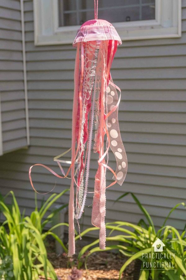 How to Make a Jelly Fish Windsock | DIY Windsock Craft | Kids Crafts | Kid Crafts ideas | Practically Functional for TodaysCreativeLife.com