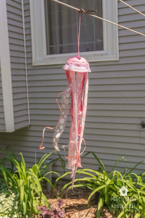 How to Make a Jelly Fish Windsock | DIY Windsock Craft | Kids Crafts | Kid Crafts ideas | Outdoor decor | Practically Functional for TodaysCreativeLife.com