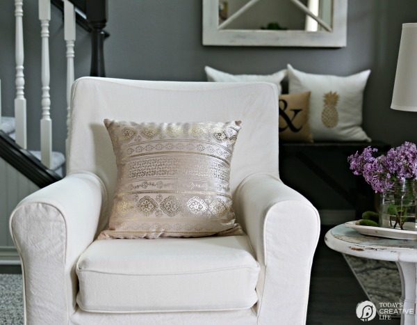 Living Room Ideas on a Budget | inexpensive budget friendly decorating ideas | Easy decorating ideas | Tables for living room | Adding color to your decor | TodaysCreativeLIfe.com