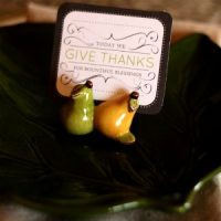 Thanksgiving place card using pear shaped card holder.