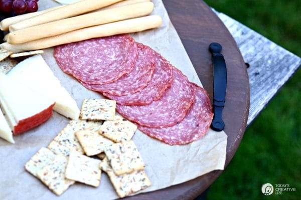 How to make a Wood Round Serving Tray | TodaysCreativeLife.com